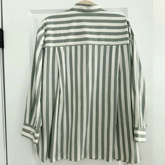 Madewell Signature Poplin Oversized Striped Button-Up Shirt - Beach Coverup - Picture 13 of 17